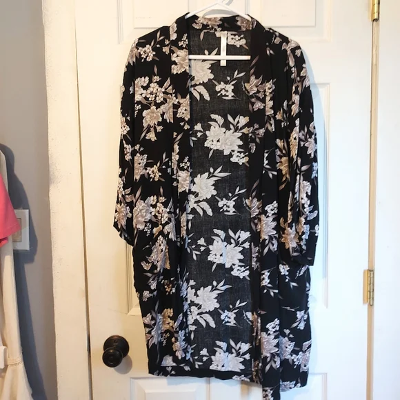 Women's Robe - Picture 2 of 5